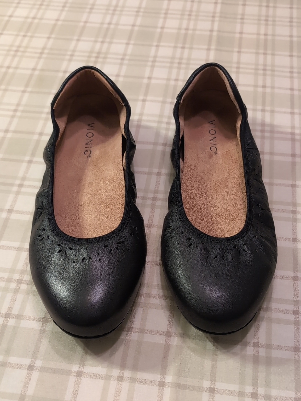 Women's Vionic Black Women's Leather  Flats with Perforated Detail Size 11